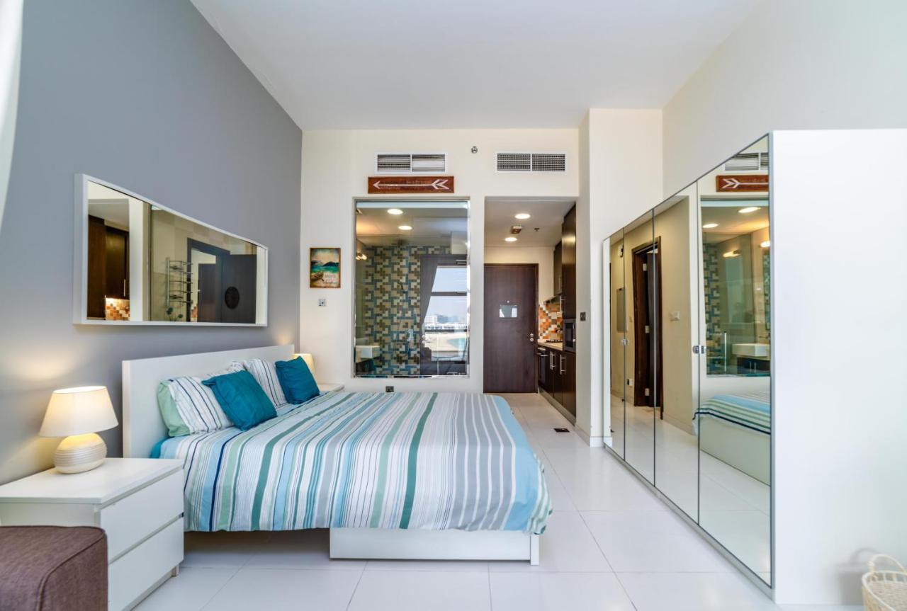 Club Vista Mare, Free Riva Beach Club Access Дубай Екстериор снимка